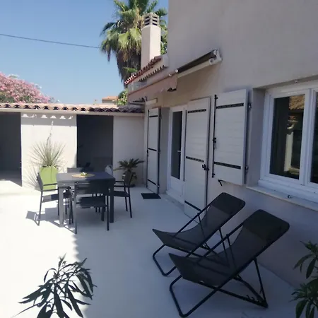Les Palmiers, T2 Confortable En Rez De Jardin, Bord De Mer, Terrasse *